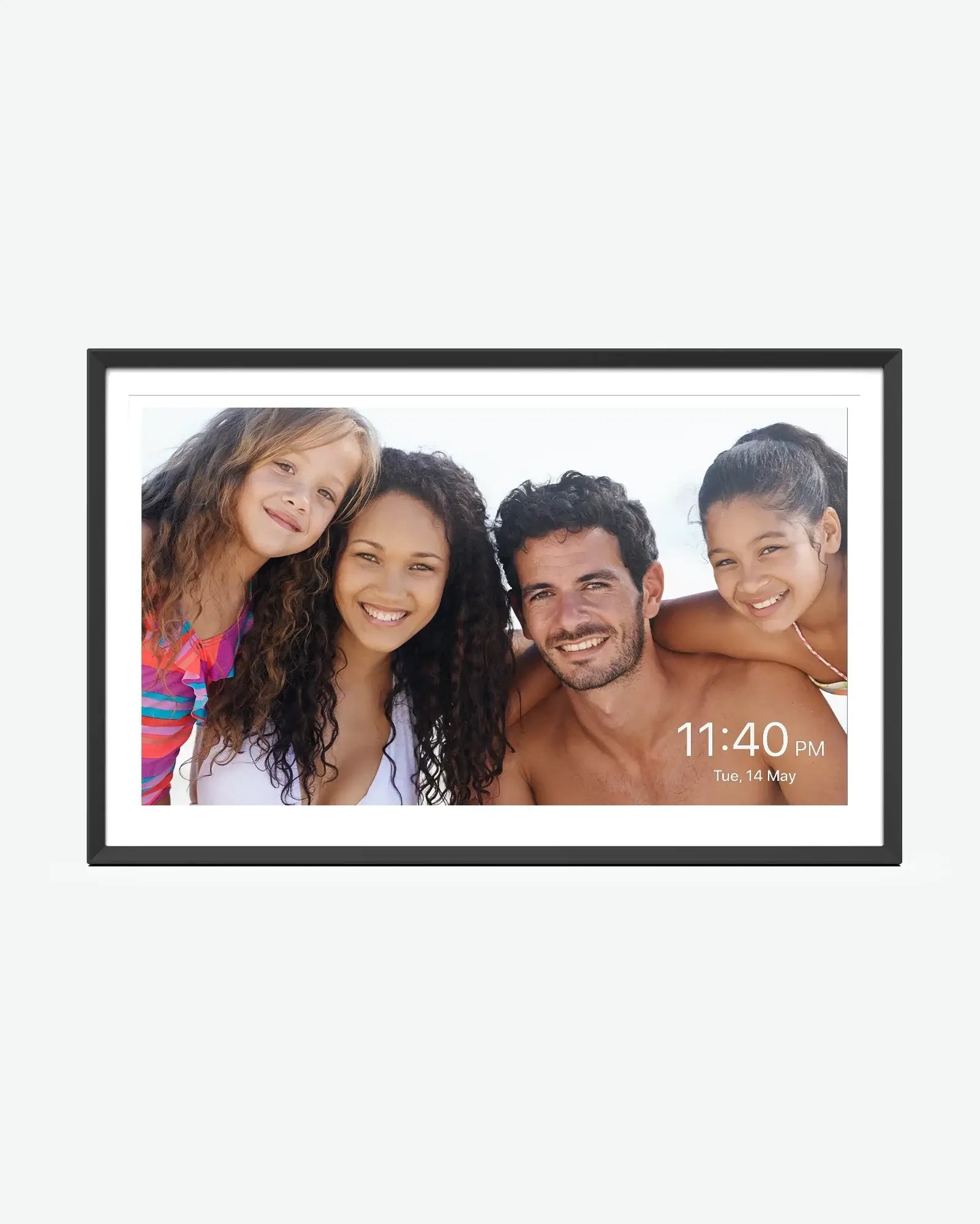 Apolosign 15.6" digital photo frame displaying a smiling family of four, time and date.