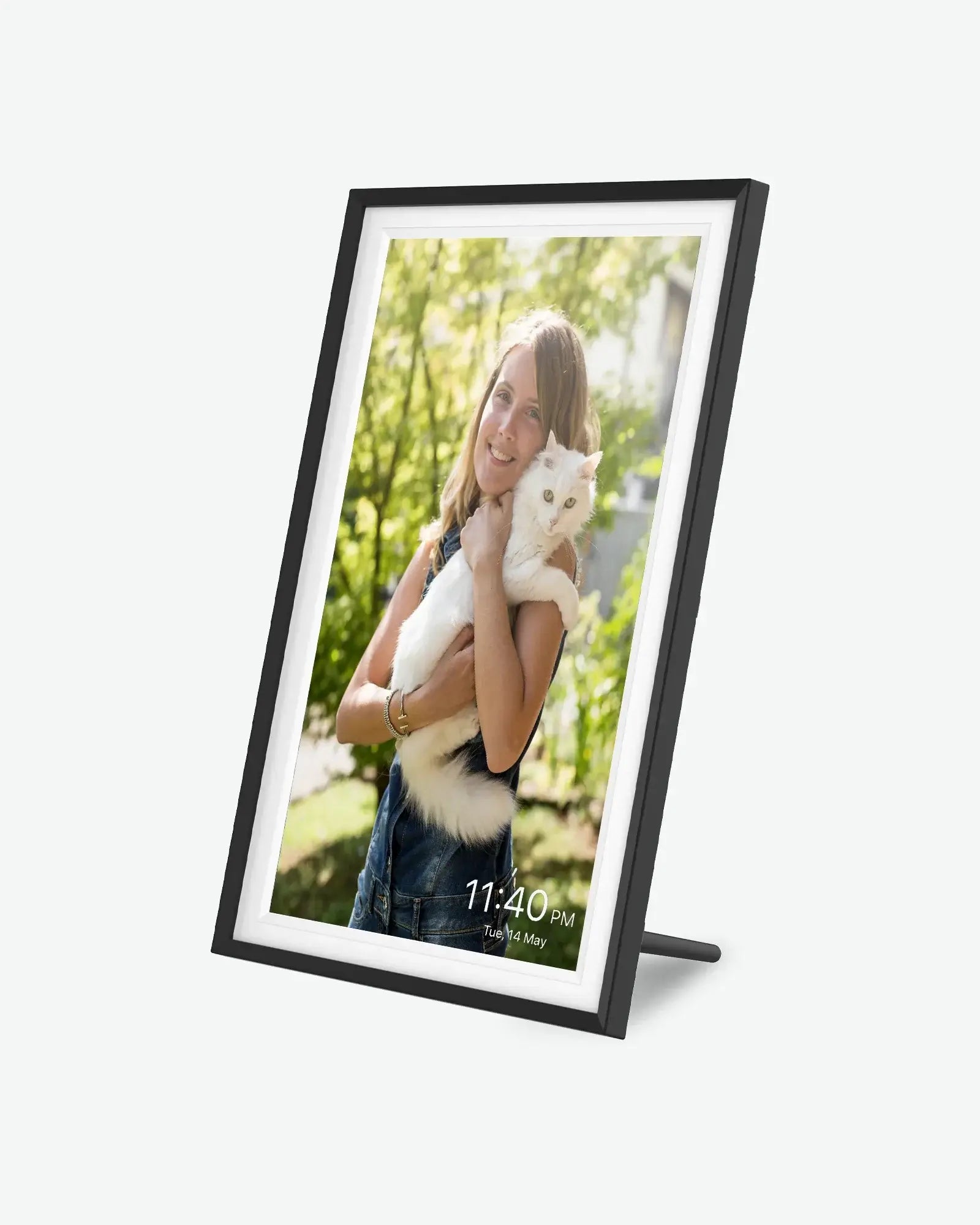 Apolosign 15.6 inch digital photo frame displays woman holding white cat, with time and date.