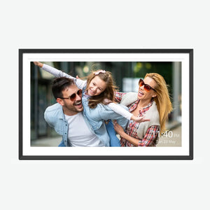 Apolosign 15.6-inch digital photo frame showing a playful family photo with time and date